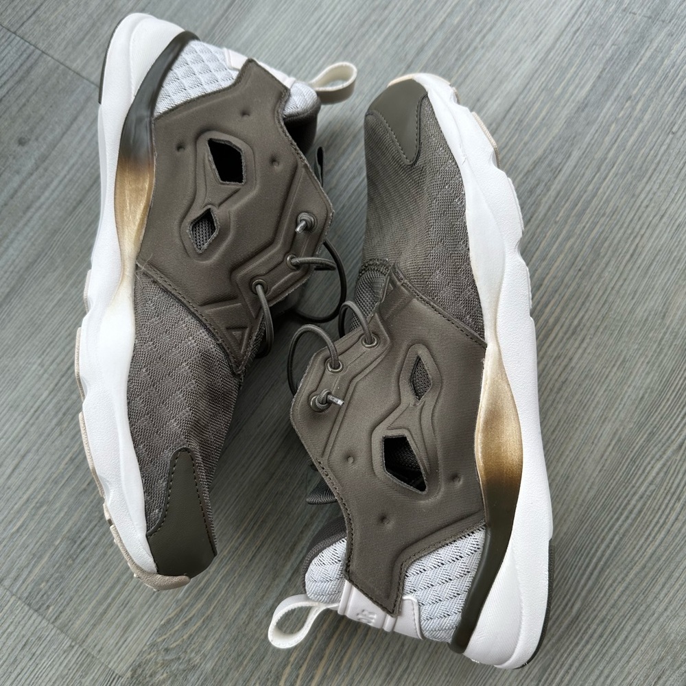 Women’s Reebok Furylite Running Sneaker (size 11) olive green